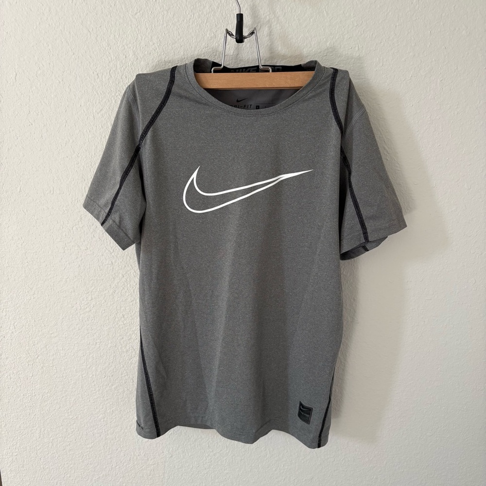 Nike Dri-Fit Gray Short Sleeve Tee Boys Youth Large